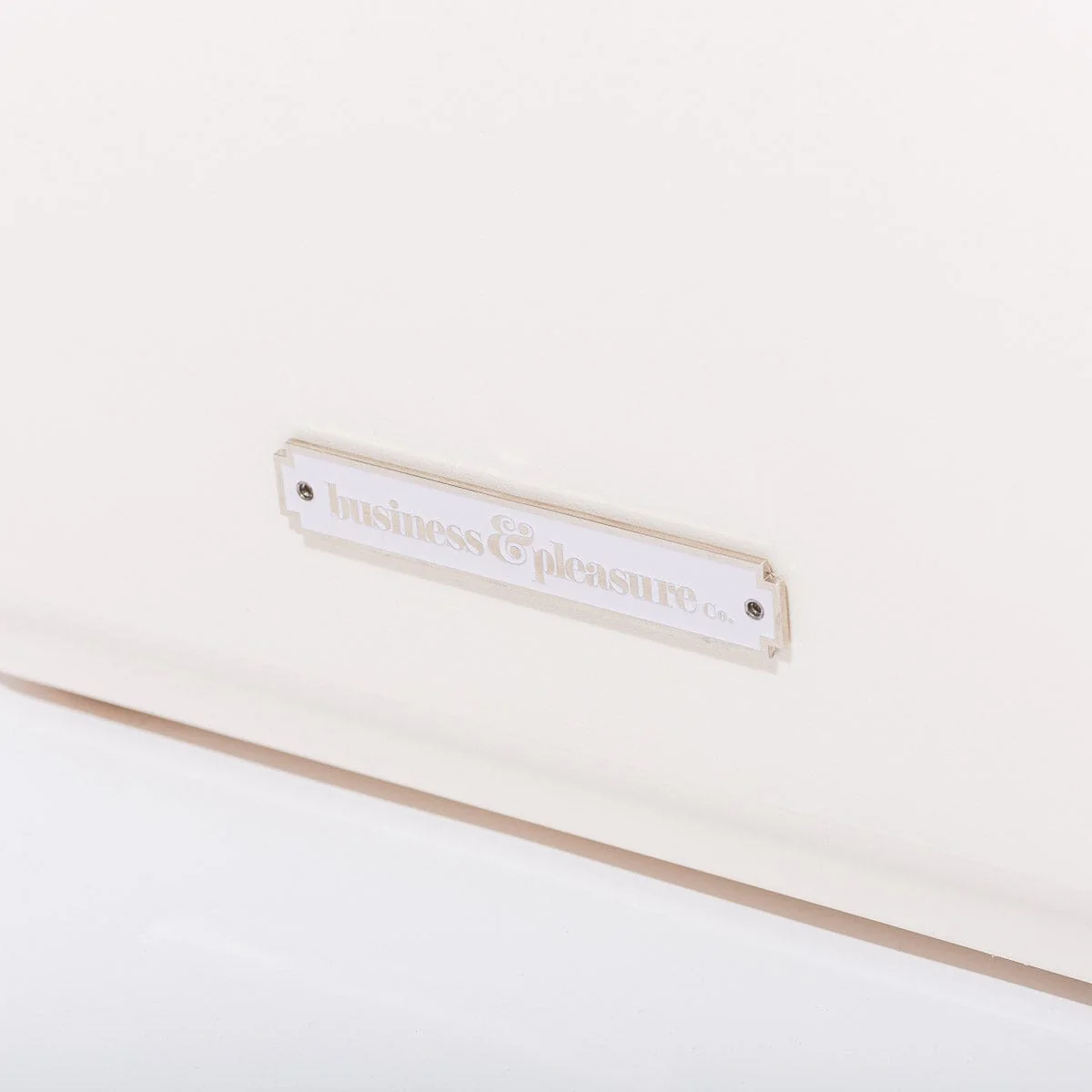 The Hemingway Cooler - Antique White - 33 Liters - Image 10