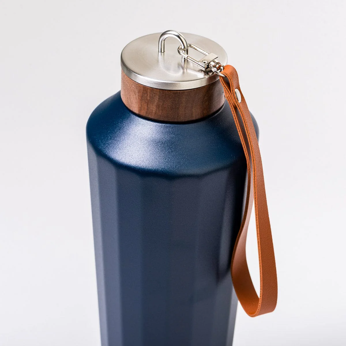 The Hemingway Drinkware - Flask - Boathouse Navy - 25 Oz / 750 ML - Image 5