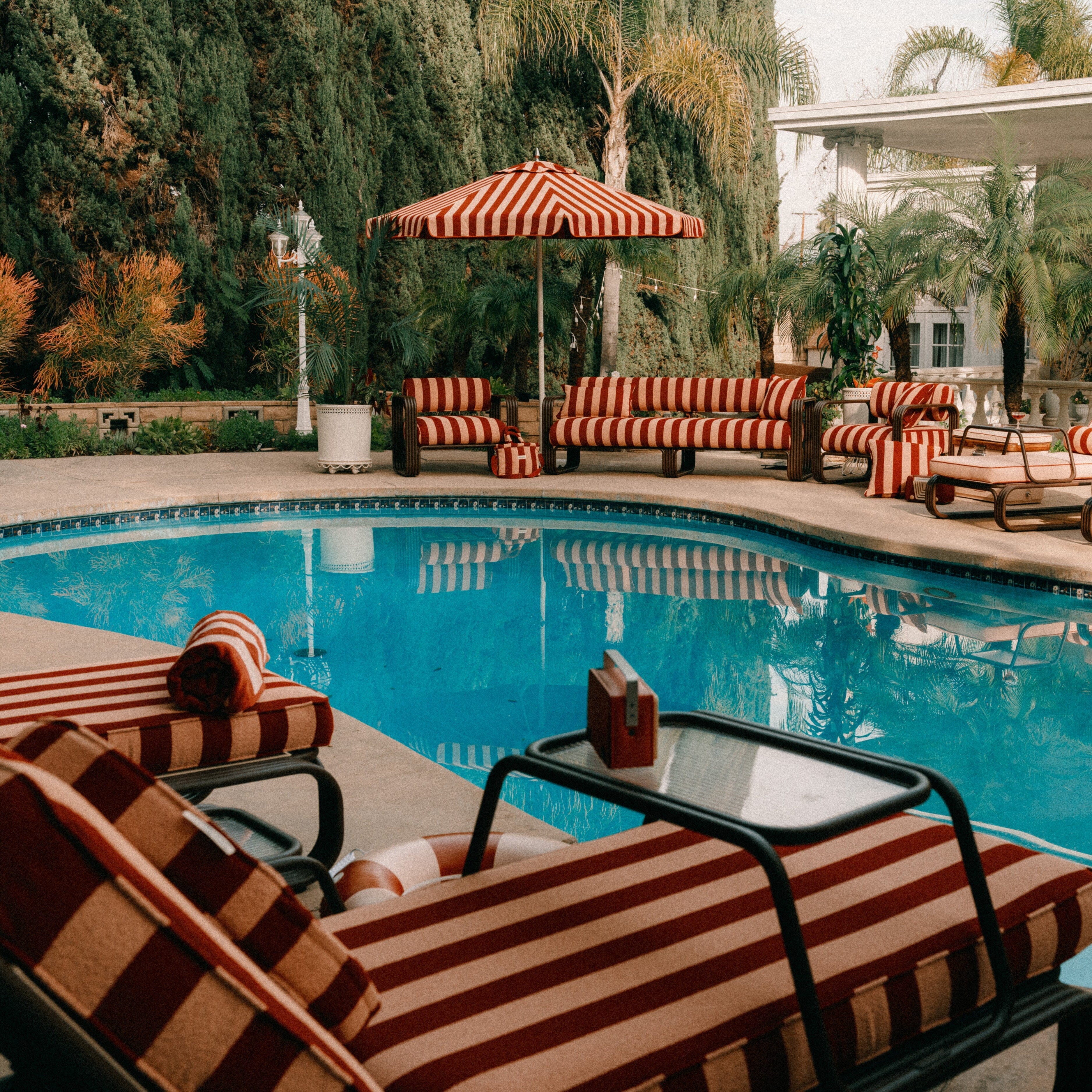 The Resort Market Umbrella in Terry Terracotta Stripe | Antique White Frame - Image 2