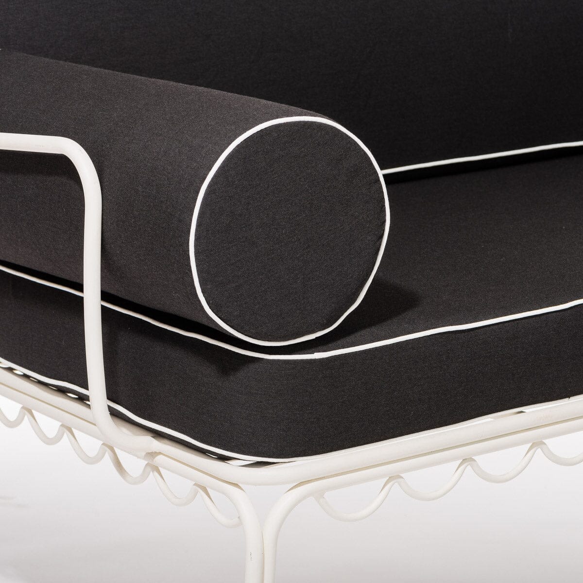 The Al Fresco Love Seat in Rivie Black | Antique White Frame - Image 3