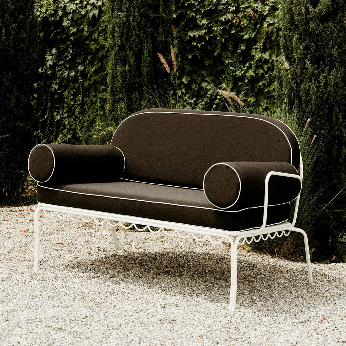 The Al Fresco Love Seat in Rivie Black | Antique White Frame - Image 4
