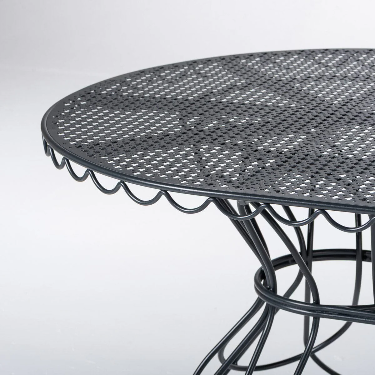 The Al Fresco Oval Dining Table - Vintage Black - Image 3