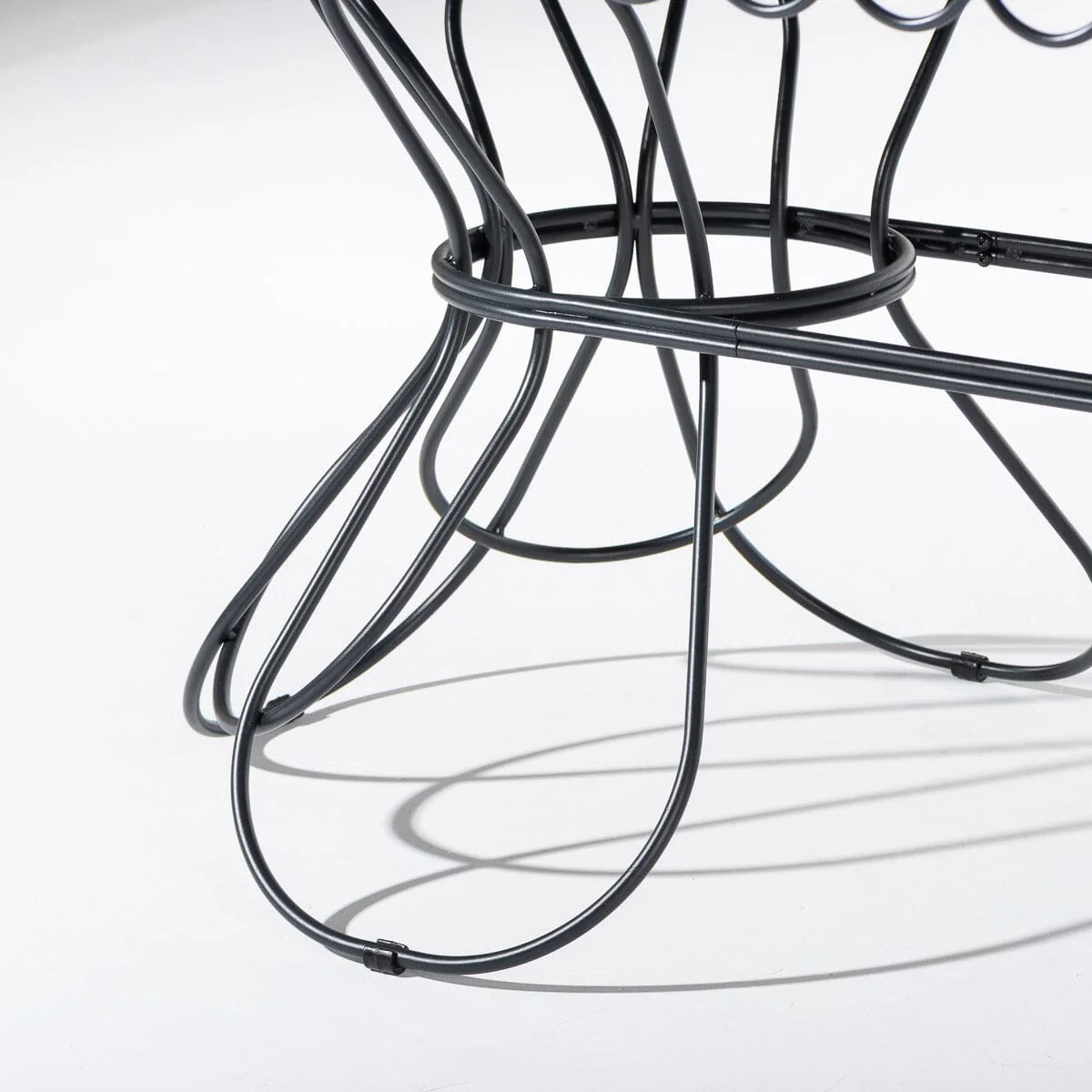 The Al Fresco Oval Dining Table - Vintage Black - Image 4