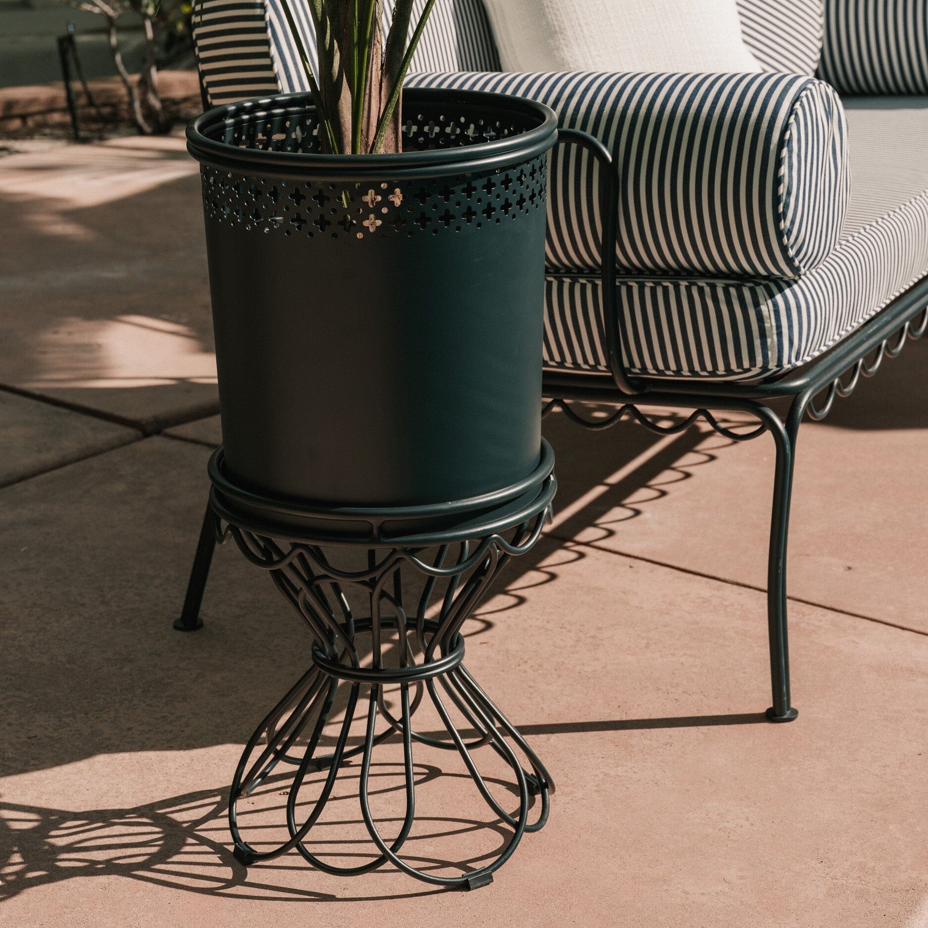 Al Fresco Small Planter & Stand - Vintage Black - Image 2