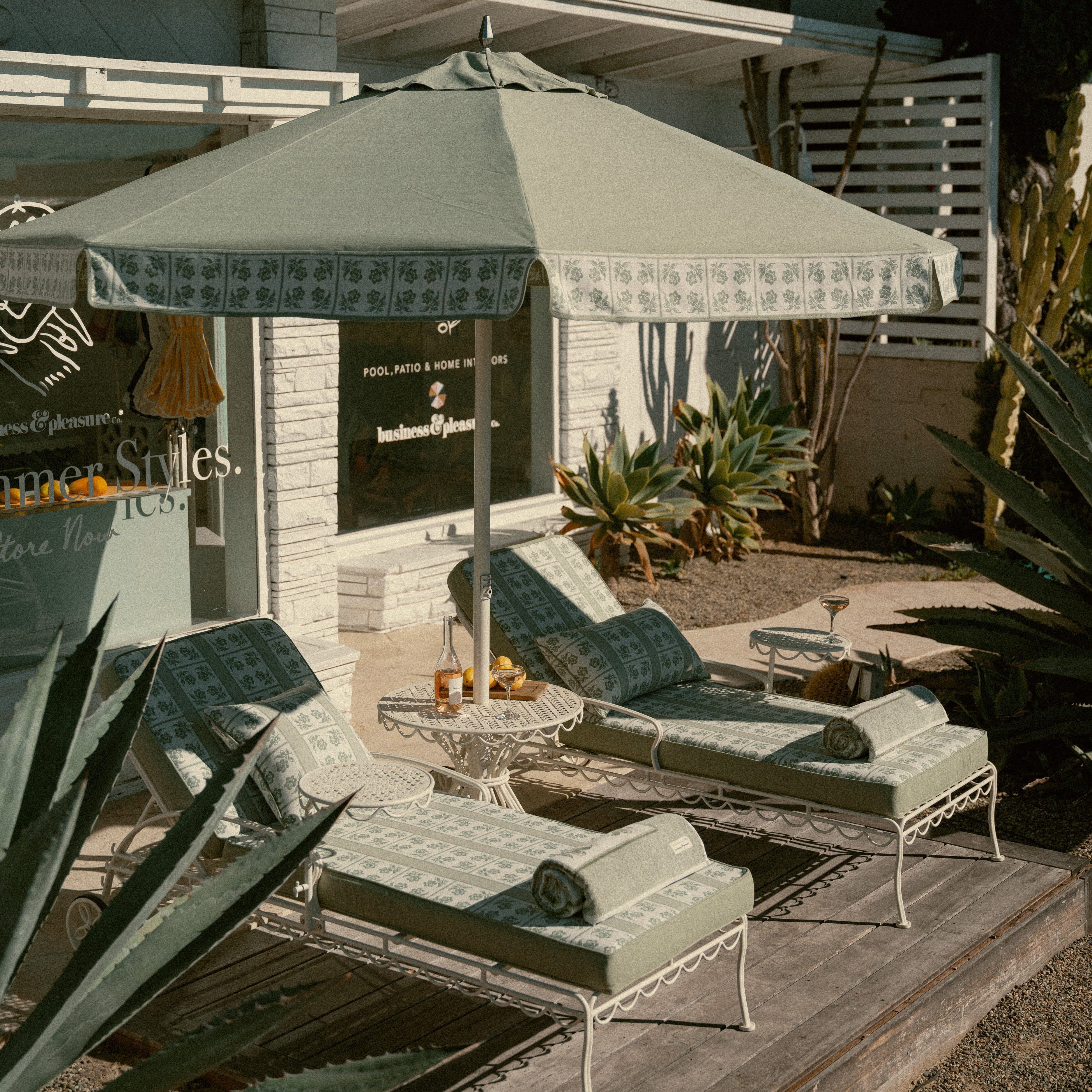 The Al Fresco Sun Lounger x Julia Berolzheimer in Jacquard Green | Antique White Frame - Image 6